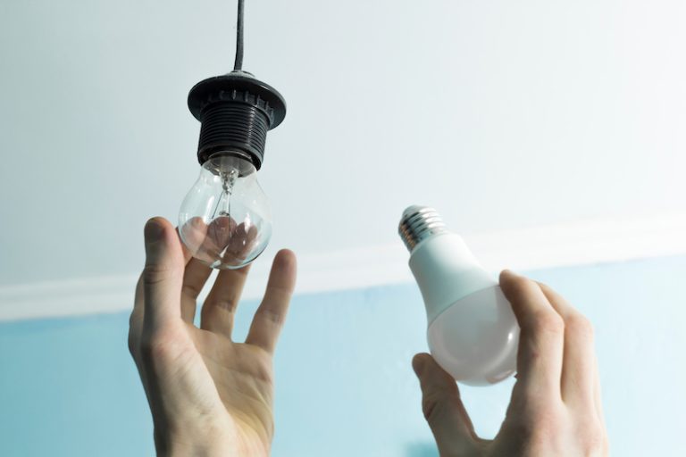 Los 10 mejores trucos para reducir tu factura de luz